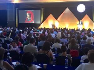 Lorenzo de' Medici speaking at the Cumbre Prosperidad Pasión prosperity conference